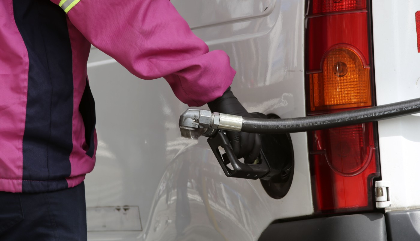 Axion dio marcha atrás y bajó la nafta un 2% | Economía