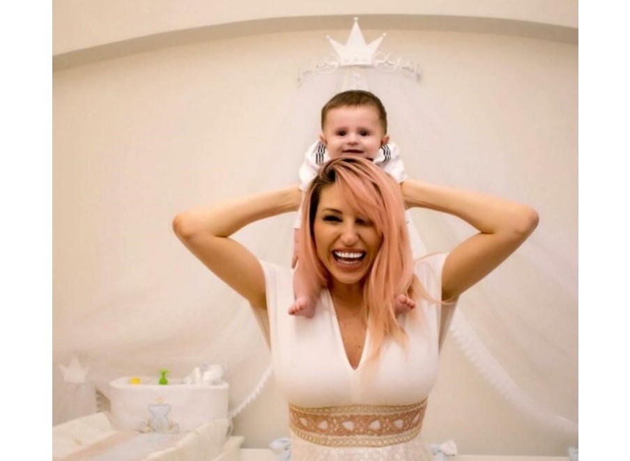 Vicky Xipolitakis inauguró la nueva cuna de su bebé con Moria Casán adentro | Espectáculos