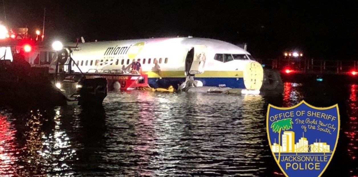 EE.UU.: un avión con 136 pasajeros cayó a un río cuando intentaba aterrizar | Internacionales