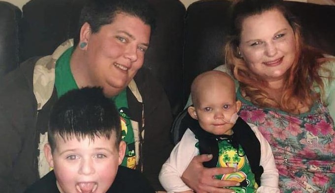 Una mujer negó una donación a una nena con cáncer porque es hija de una pareja de lesbianas | Internacionales