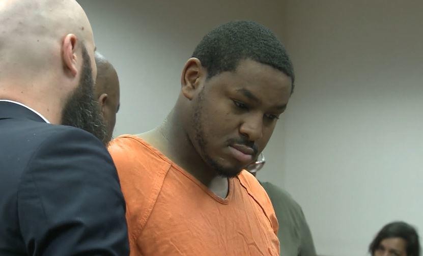 Mató a su bebé de un mes de una piña porque se enfureció al perder en un videojuego | Internacionales