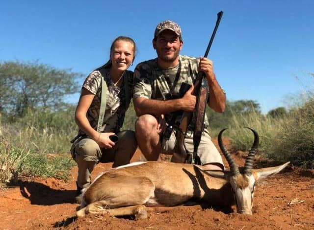 Coronel Pringles: indignación en redes sociales con una pareja que publicó fotos de un safari de caza en Africa | Actualidad