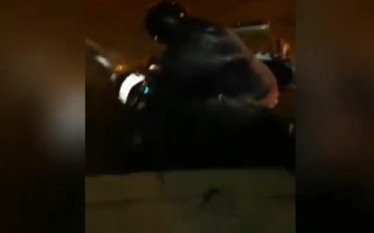 Video: jefe de inspectores de Tránsito de Orán, intenta conducir una moto oficial en total estado de ebriedad | Actualidad