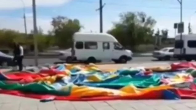 Video dramático: castillo inflable sale volando por el viento y hay 3 nenes heridos de gravedad | Curiosidades