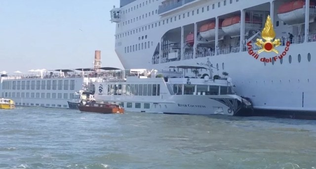 Pánico en Venecia: impactante choque de un crucero contra un pequeño barco turístico | Internacionales