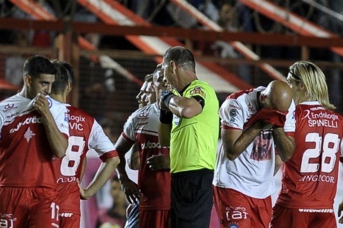Sigue la guerra de escritorios: Argentinos vs Lanús, por la clasificación a la Copa Sudamericana | Deportes