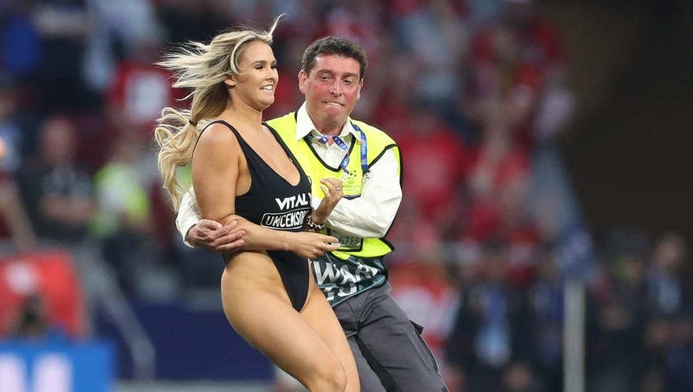 Final de la Champions: qué multa deberá pagar la modelo que se metió en la cancha semidesnuda | Redes