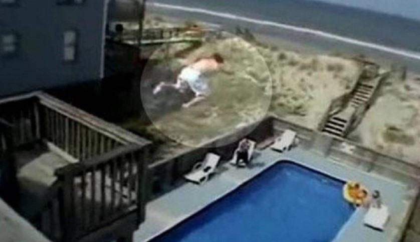 Intentó hacer "balconing", cayó al vacío y murió | Internacionales