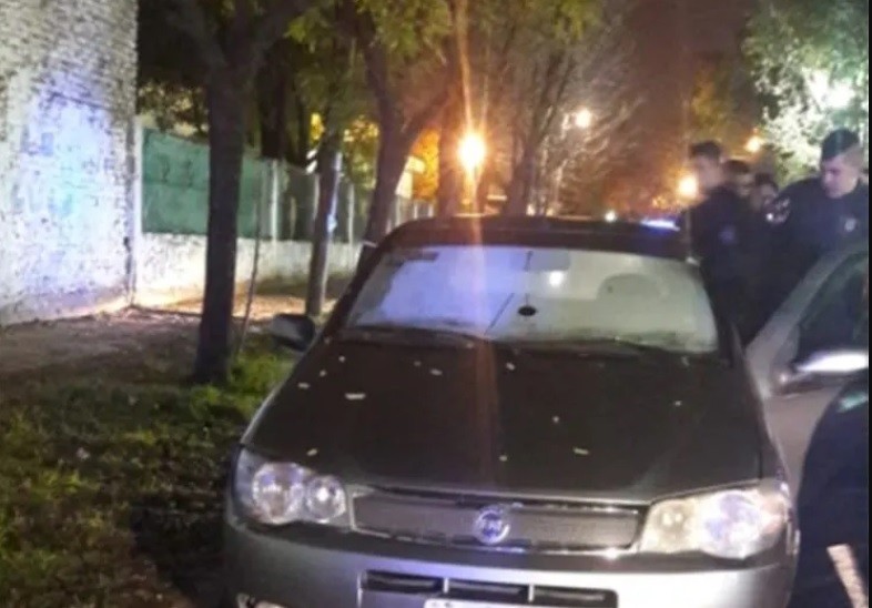 Horror en Merlo: hallaron muerta a una policía y a sus dos hijos en el auto | Actualidad