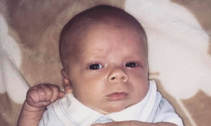 Un bebé estuvo al borde de morir por el beso de un adulto durante su bautismo | Internacionales