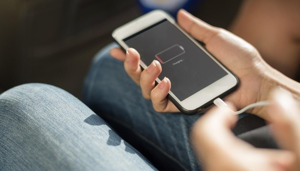 Llevó su celular a reparar la pantalla y le robaron fotos íntimas | Actualidad