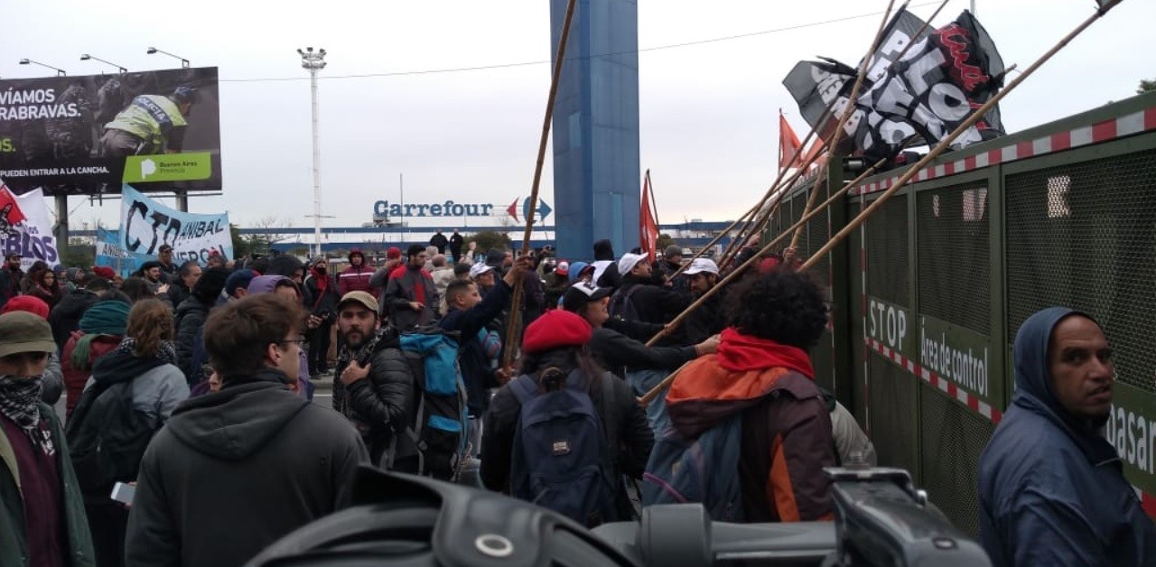 Colocaron la "supervalla" para frenar a manifestantes en el Puente Pueyrredón | Actualidad