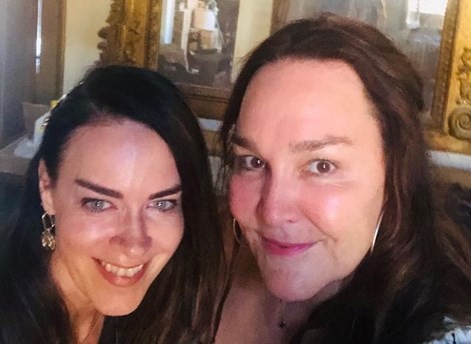 Se mudó a un palacio de 800 años, se sacó una selfie y descubrió un detalle de terror | Curiosidades