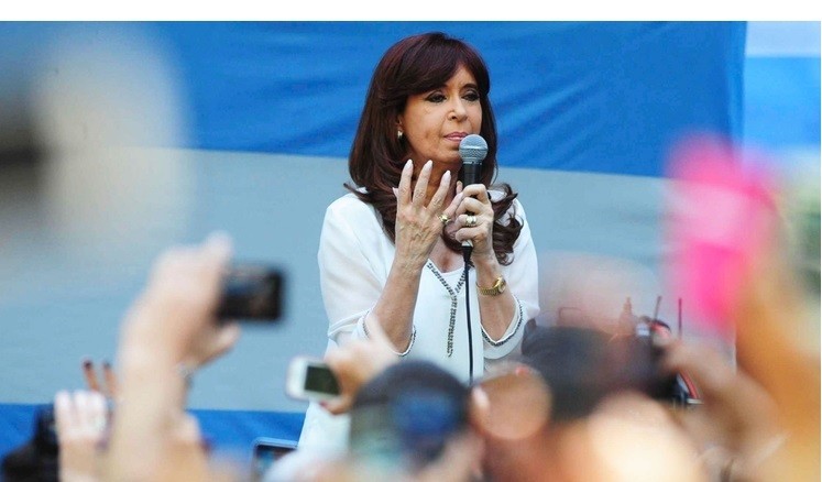 Cristina Kirchner hace un alto en la campaña para  visitar a su hija Florencia en Cuba | Política
