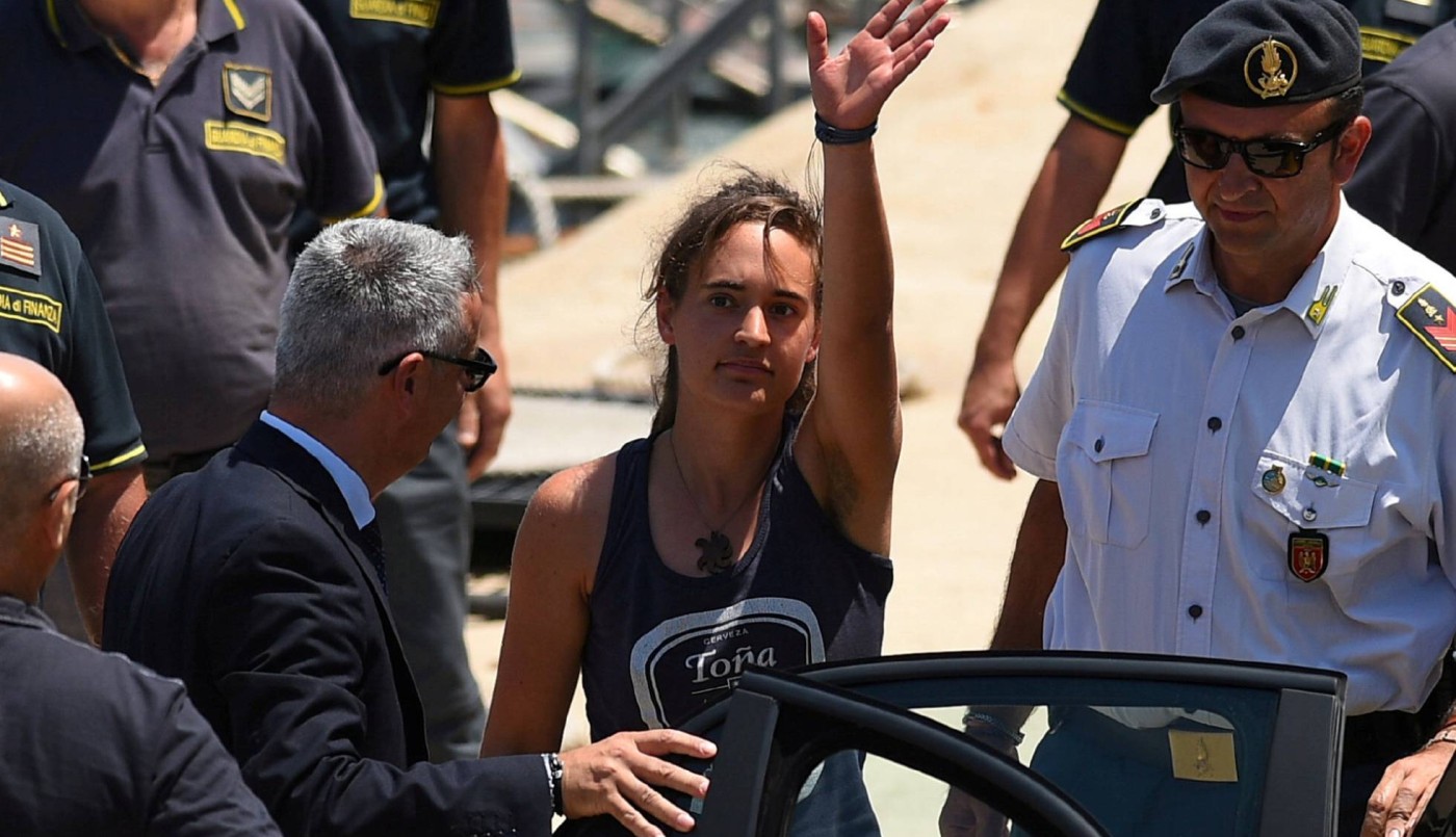 Quedó en libertad la capitana de barco que entró sin permiso y con 40 inmigrantes a un puerto de Italia | Internacionales