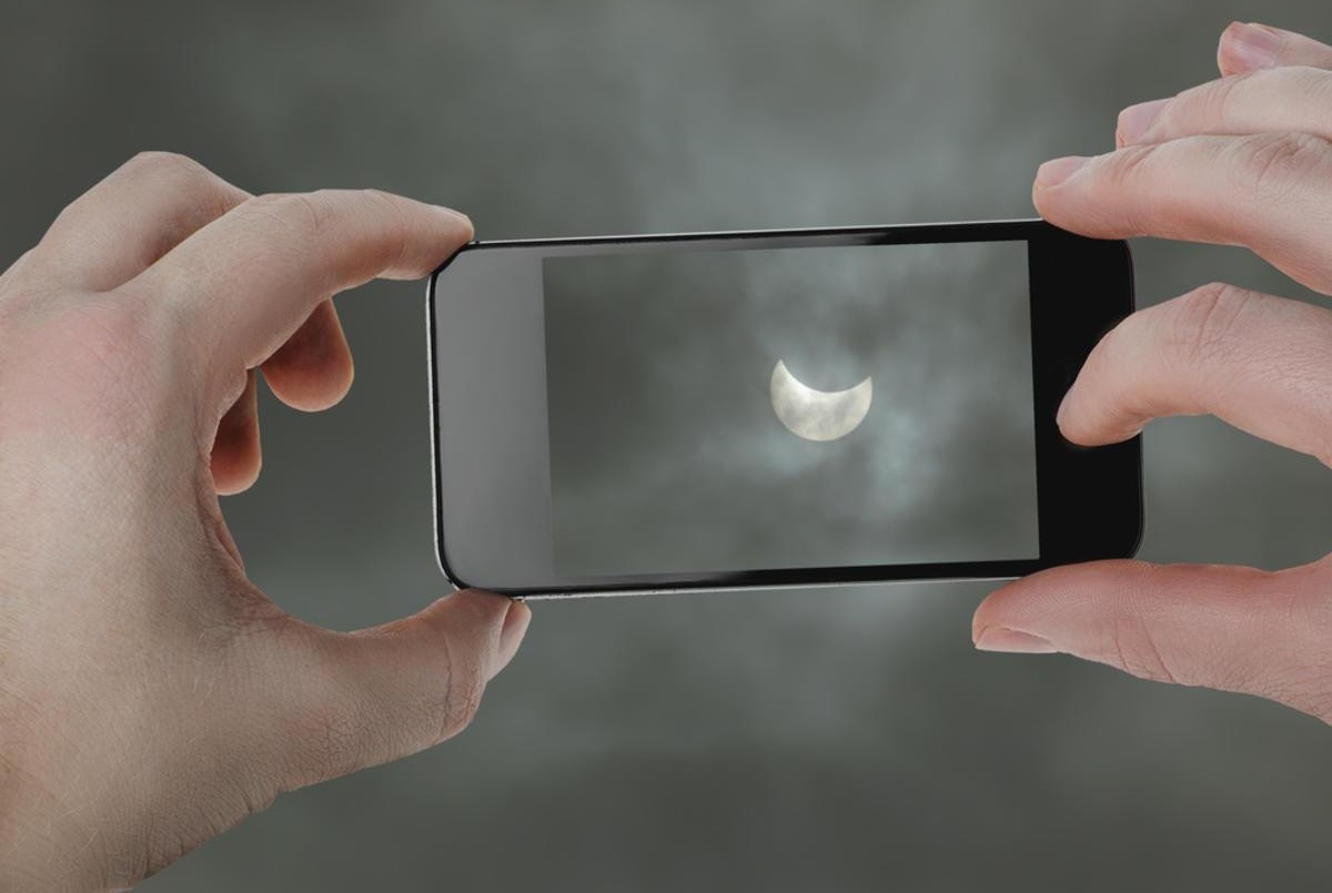 Cómo realizar en forma segura fotos del eclipse con el celular | Actualidad