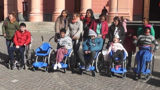 Entregaron 500 sillas de ruedas infantiles con nuevo diseño en todo el país | Actualidad