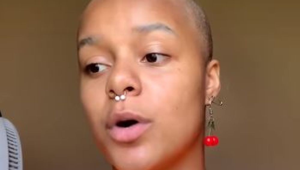 La instagramer que se quedó pelada en vivo mientras mostraba como decolorarse el pelo | Curiosidades