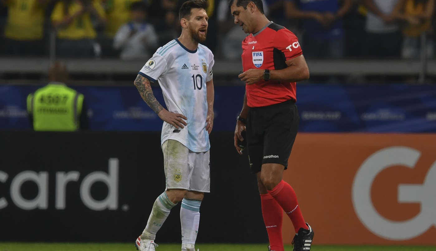 Argentina-Brasil: La dura carta de la AFA a la Conmebol por el arbitraje del partido | Deportes