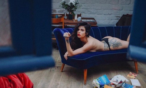 Huyó de Irán por posar desnuda, vivió en la calle y ahora es una de las modelos más exitosas | Internacionales