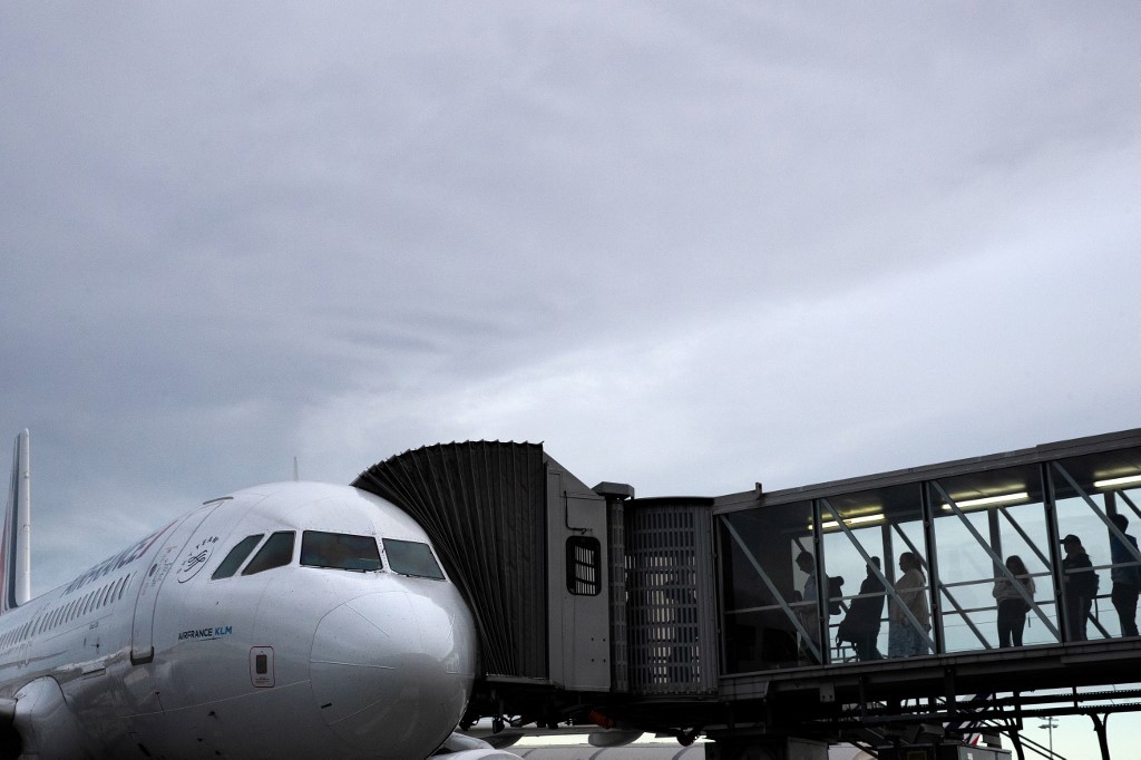 Francia cobrará una tasa "verde" a los pasajeros de avión por el impacto medioambiental | Internacionales