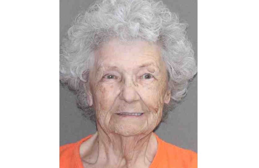 Arrestaron a una mujer de 84 años por haber asesinado a su marido hace tres décadas | Internacionales