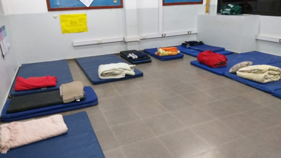 Un colegio albergó a personas sin techo por las bajas temperaturas | Actualidad