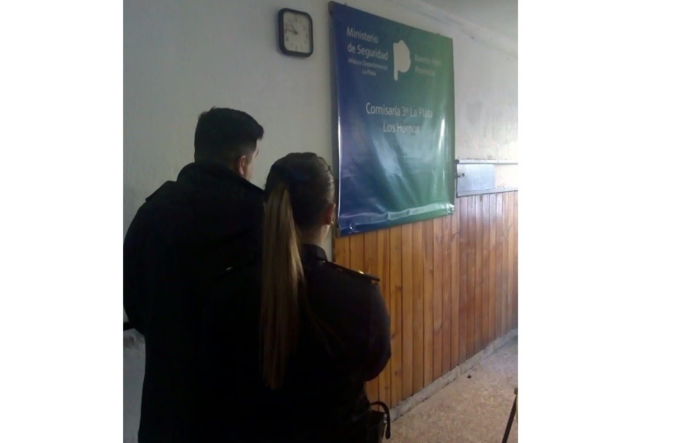 Estaba denunciando por violencia a su novio, entró y la ahorcó en la comisaría | Actualidad