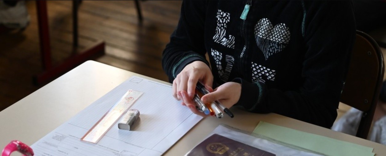 Estudiante interrumpe un examen para dar a luz y vuelve para continuarlo antes de una hora | Internacionales