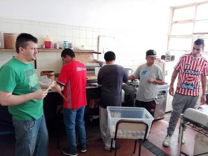 De la cárcel al los merenderos: presos elaboran los alimentos para los chicos | Actualidad