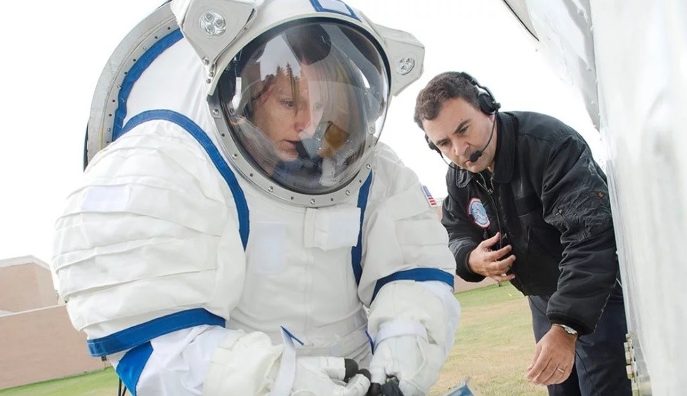 El argentino que trabaja en la NASA diseña el traje para volver a la Luna en 2024 | Internacionales