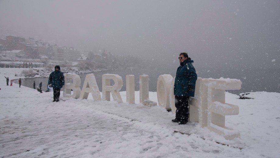 Vacaciones de invierno: fuerte nevada cubrió Bariloche | Actualidad