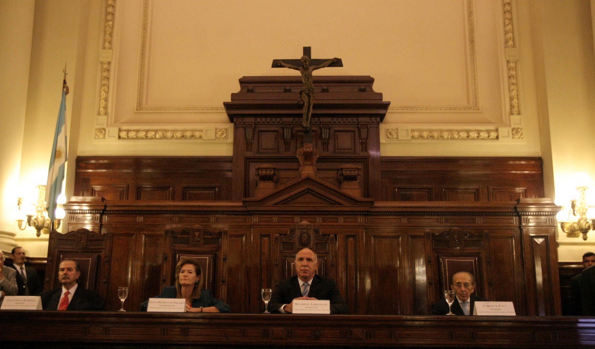 Se van a Estados Unidos dos niñas reclamadas por su padre | Actualidad