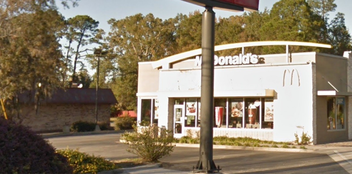 A los tiros en un McDonald's porque le dieron las papas frías | Curiosidades