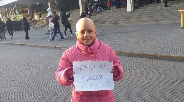 La historia de Delfina, la nena de 8 años que se curó de cáncer tras pasar por 52 sesiones de quimioterapia | Actualidad