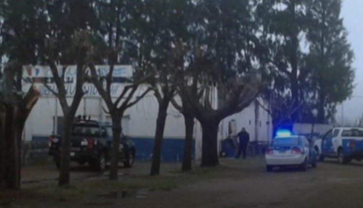 Encuentran el cuerpo sin vida de un bebé en una cancha de fútbol | Actualidad