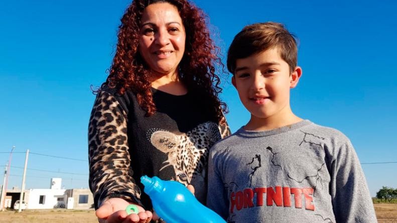 Maestra héroe: una docente salvó a su alumno que se tragó el pico de una botella | Actualidad