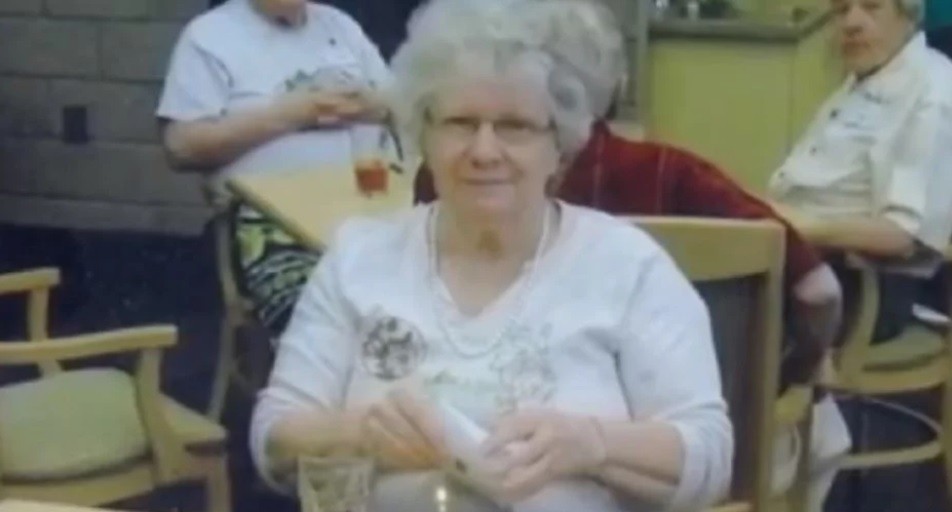 Donó el cadáver de su madre a la ciencia, el Ejército lo compró, lo hizo explotar y le mandó las cenizas | Internacionales