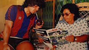 El emotivo homenaje de Diego a Doña Tota en el día de su cumpleaños | Deportes