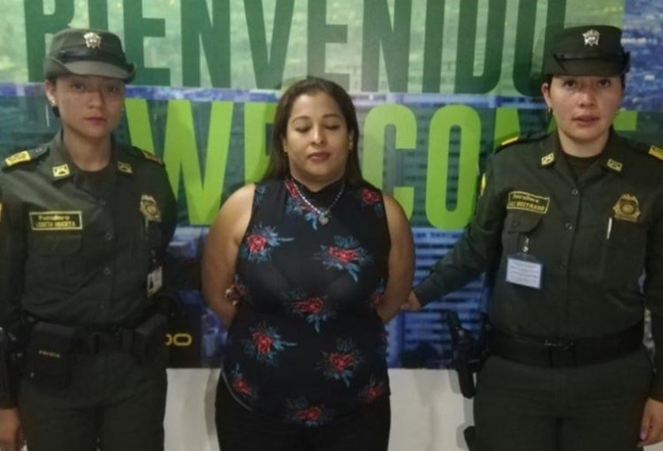 Detienen a una mujer que se había implantado cocaína en los muslos para traficarla | Internacionales