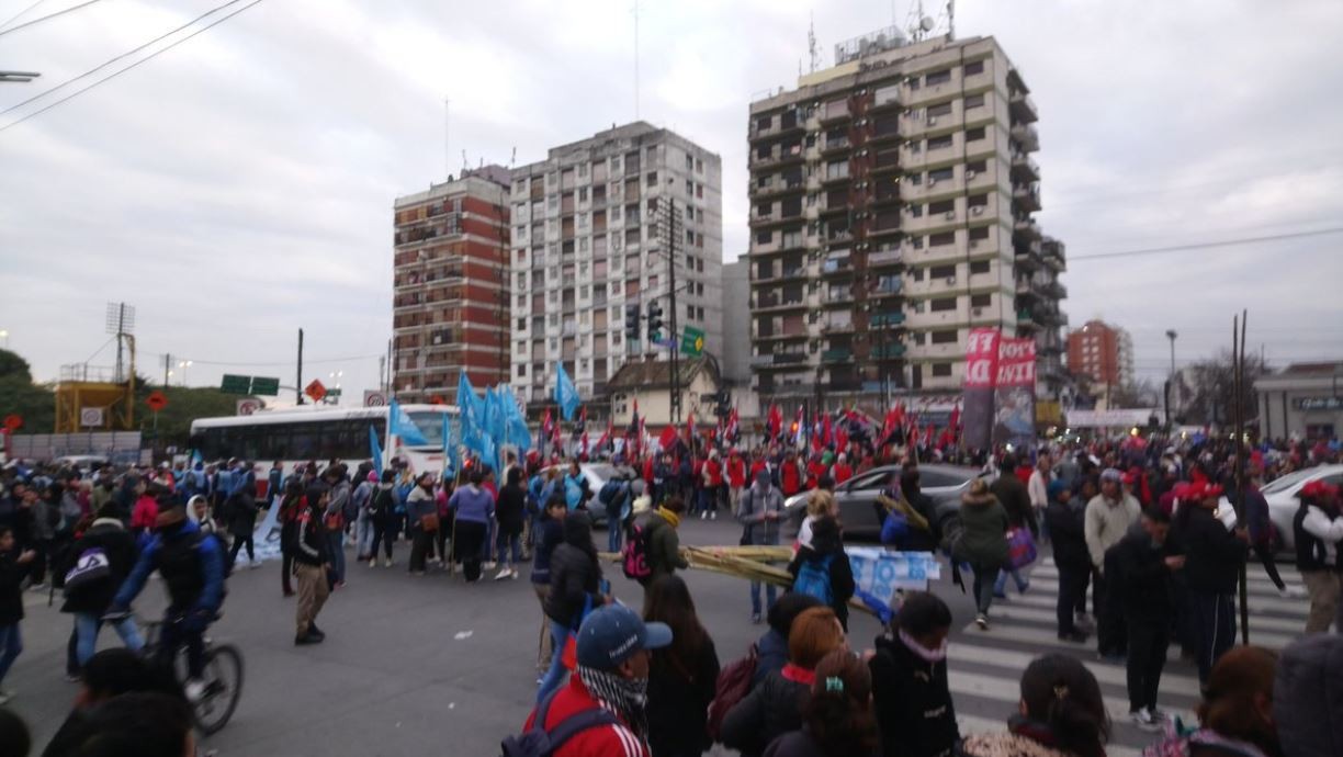 Organizaciones sociales marchan de Liniers al Congreso por "paz, pan, tierra, techo y trabajo” | Actualidad