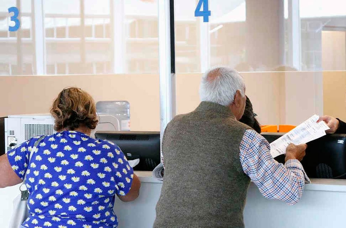 Proponen instalar baños en lugares donde paguen haberes a jubilados | Actualidad