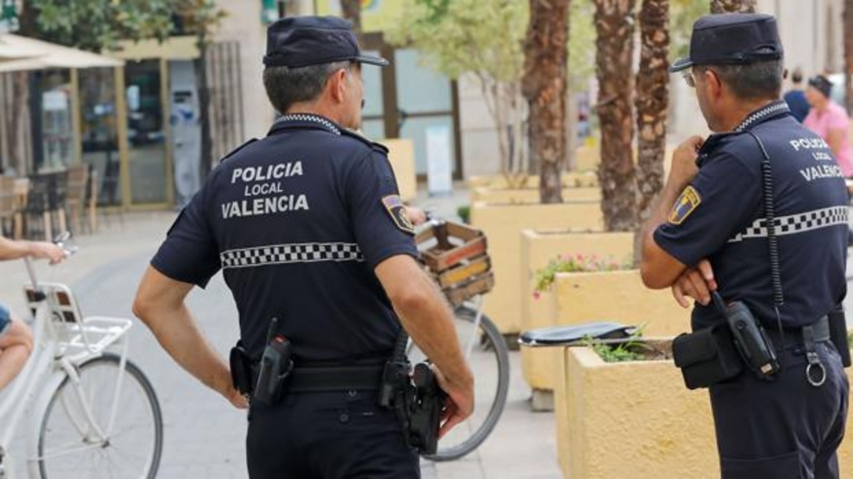 Una nena de 14 años se colgó de la ventana de un cuarto piso para evitar que su padre la violara | Internacionales
