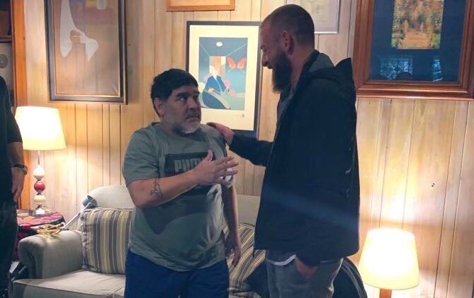 Dos potencias se saludan: la intimidad de la visita de De Rossi a Maradona | Deportes