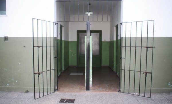 Llego temprano a votar y después lo descubrieron masturbándose en el baño de la escuela | Elecciones 2019