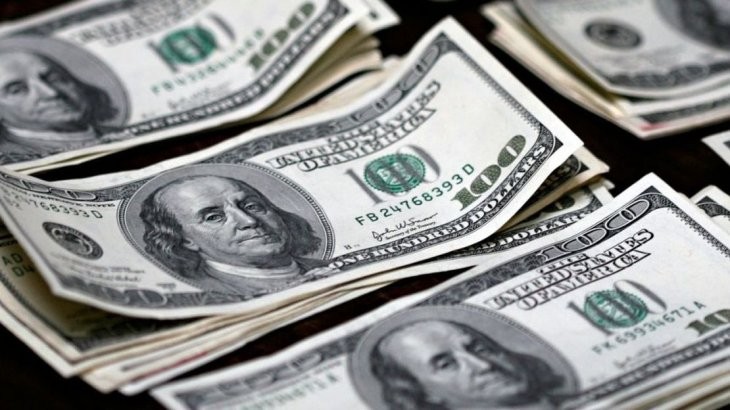 Antes de que abran los mercados, el dólar ya toca los 49 pesos | Economía
