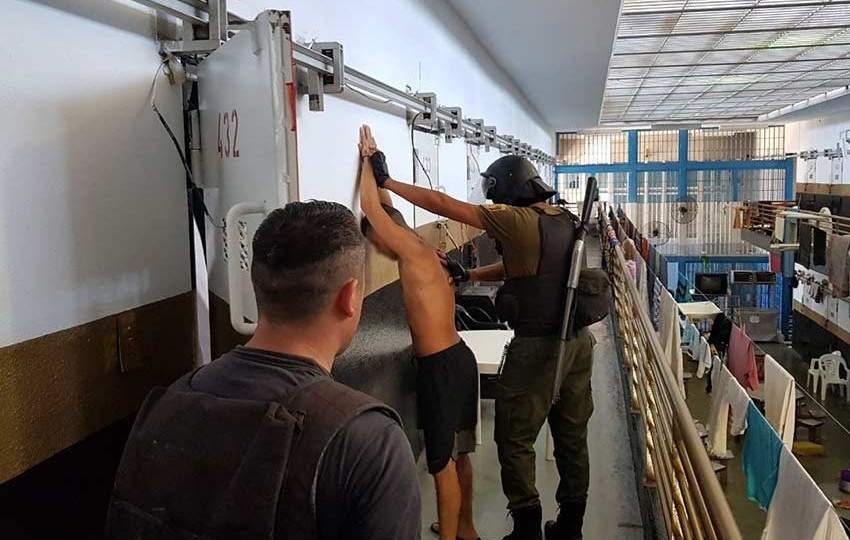 Balean a familiares que hacían la cola de las visitas a la cárcel de Piñero | Actualidad