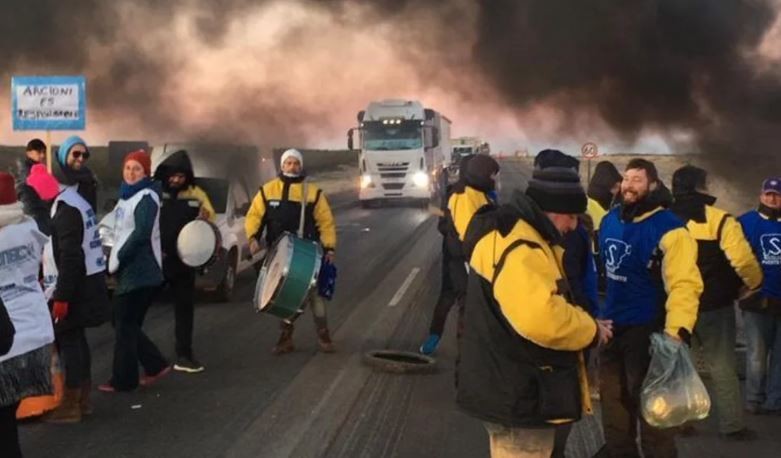 Trabajadores estatales cortan las rutas de las principales ciudades de Chubut | Actualidad