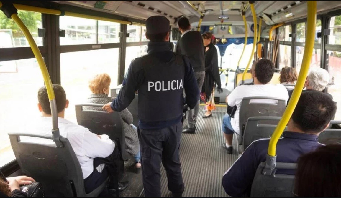Subió al colectivo y apuñaló a su pareja | Actualidad