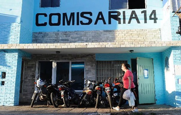 Delincuentes entraron a los tiros a una comisaría de Rosario | Actualidad